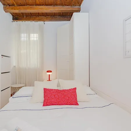 Apartament 2 Bdr Flat - Direct Tram 15 Min Duomo *