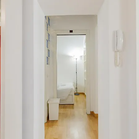 2 Bdr Flat - Direct Tram 15 Min Duomo Mediolan