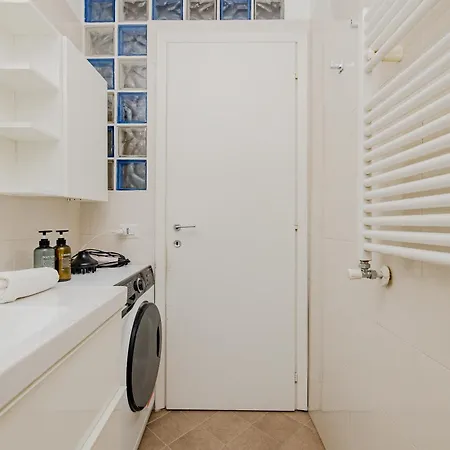 2 Bdr Flat - Direct Tram 15 Min Duomo Apartament *