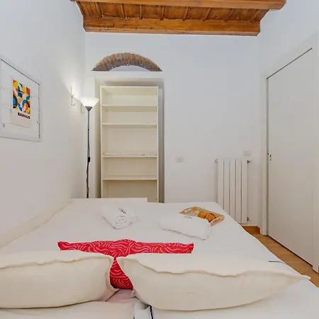 2 Bdr Flat - Direct Tram 15 Min Duomo Apartament *