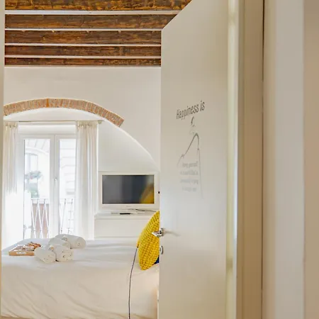 2 Bdr Flat - Direct Tram 15 Min Duomo Apartament Mediolan