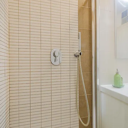 2 Bdr Flat - Direct Tram 15 Min Duomo Apartament *